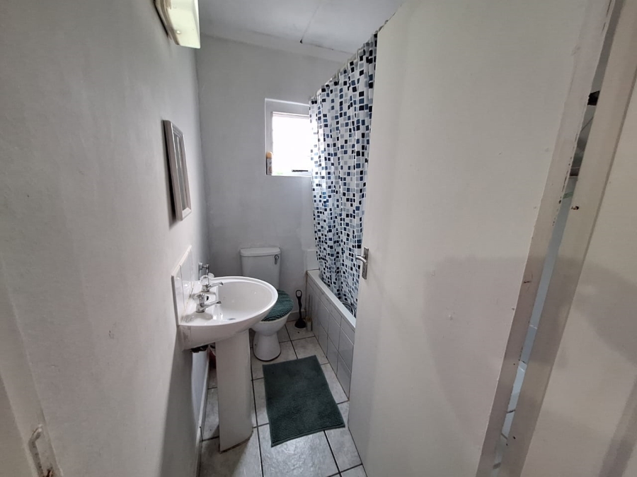 2 Bedroom Property for Sale in Pelican Park Western Cape